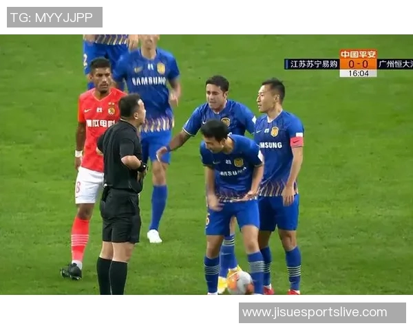 西甲激战：AC米兰与里昂战平争议判罚引发全场热议